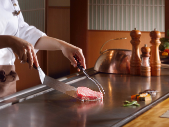 Chefs cook before your eyes at Kiyoishi